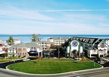 Отель Mackinaw City Clarion Hotel Beachfront