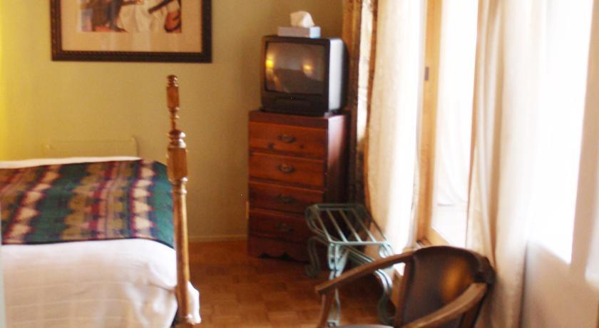 Отель Touchstone Inn
