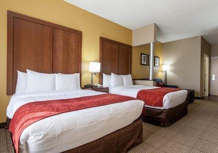 Отель Comfort Suites Central / I-44