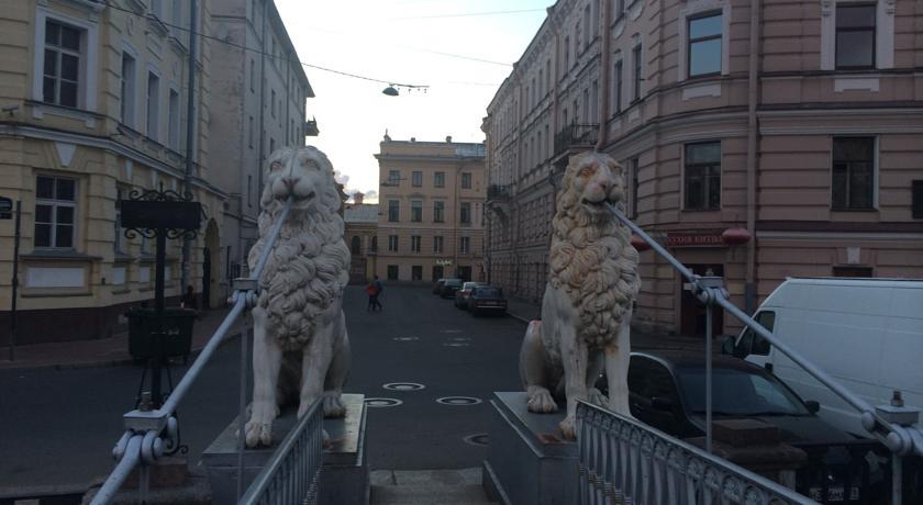 У Львиного мостика