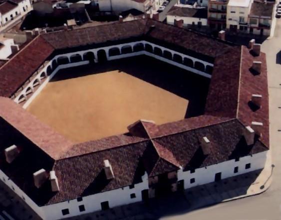 Отель Plaza de Toros de Almaden