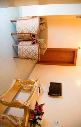 Отель Petrus Hotels Royale