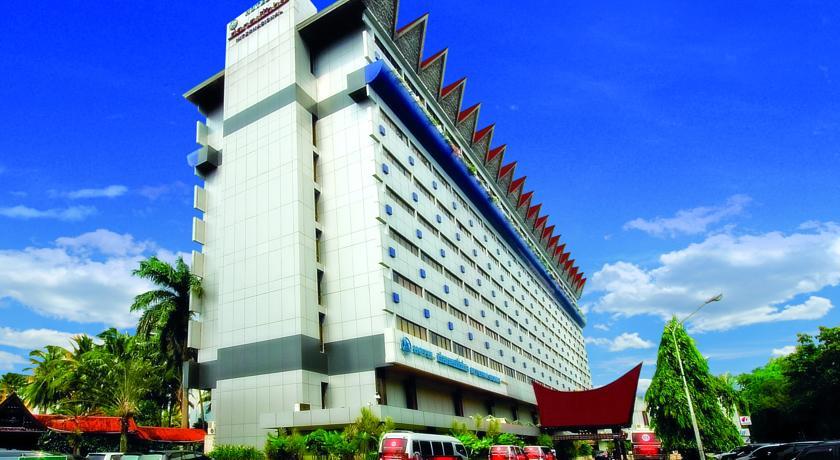 Отель Hotel Danau Toba International