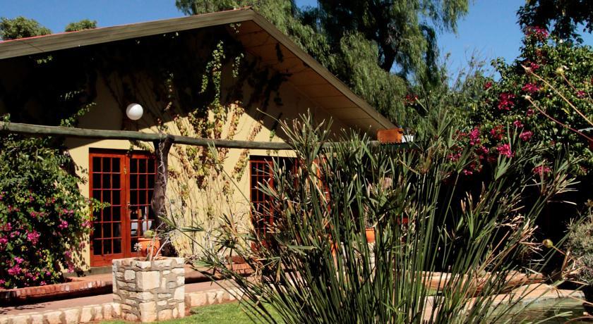 Отель Kalahari Anib Lodge