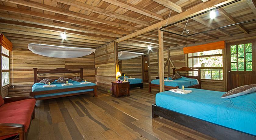 Отель Sani Lodge