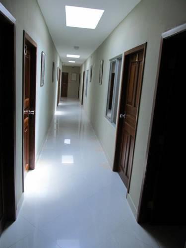 Отель Hostal Promenade