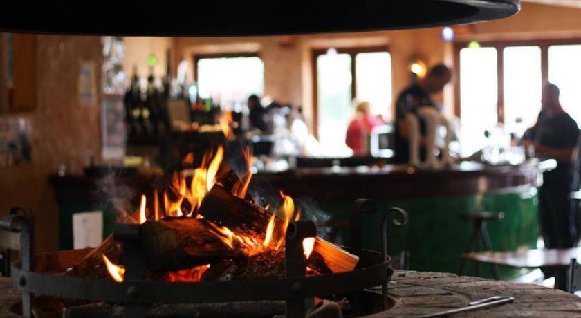 Отель The Clyde Hotel