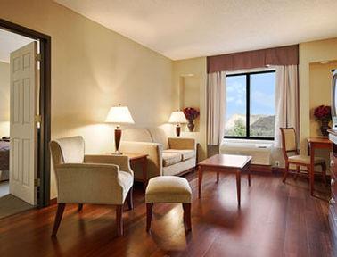 Отель Wingate by Wyndham Commack/Long Island
