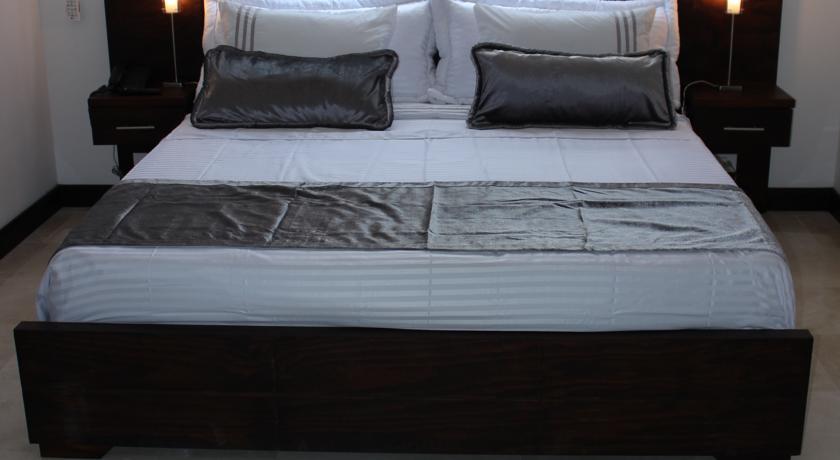 Отель Hotel Lleras 10