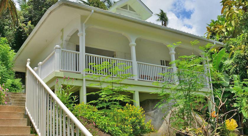 Отель Petit Baie Chalets