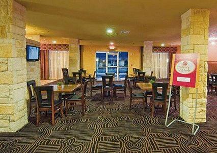 Отель Comfort Suites Arlington