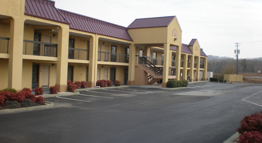 Отель Red Roof Inn & Suites Clinton