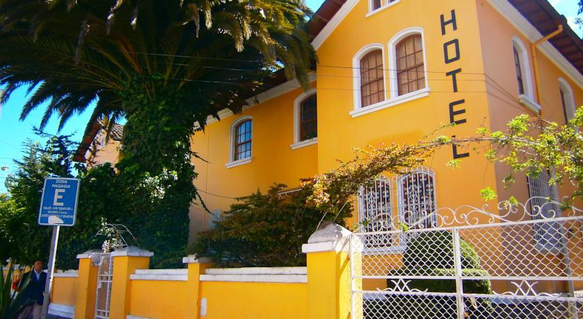 Гостевой дом The Yellow House