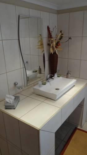 Отель Tshukudu Game Lodge