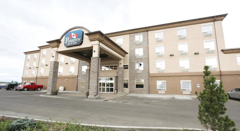 Отель Pomeroy Inn & Suites Vegreville