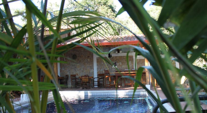 Апартаменты Costa Verde Inn