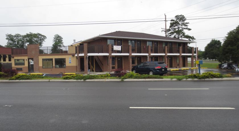 Отель Brick Motor Inn