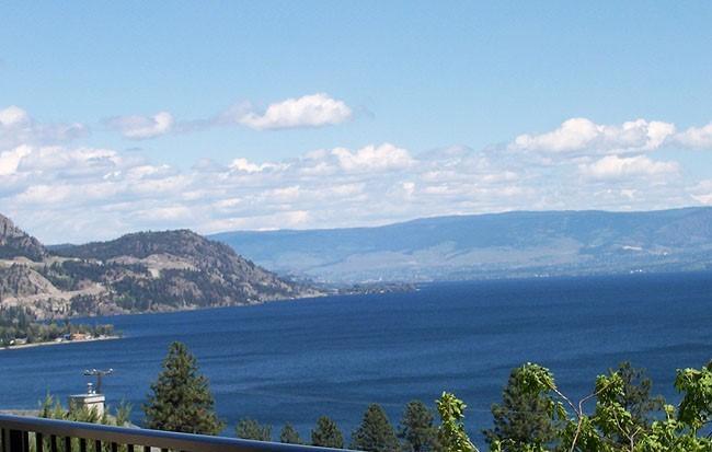 Мини-отель Okanagan Breeze Bed & Breakfast