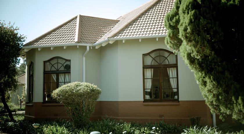 Отель Maccauvlei on Vaal Lodge and Conference Centre
