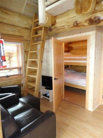 Отель Porteau Cove Olympic Legacy Cabins
