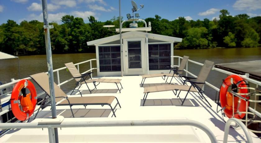 Отель Bayou Rehab Houseboat Rental