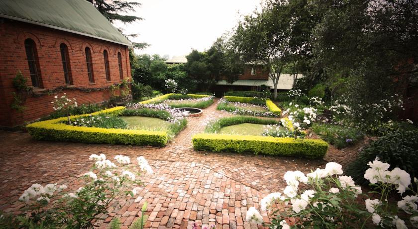 Отель Kings Grant Country Retreat