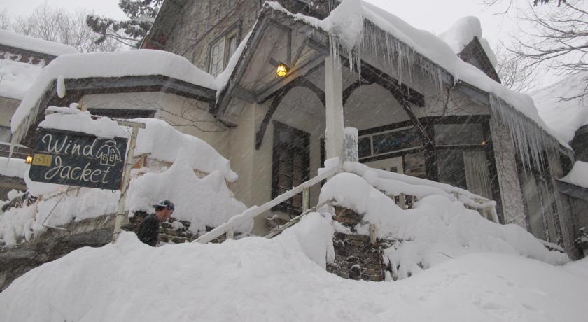 Wind Jacket Lodge