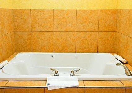 Отель Comfort Suites South Point