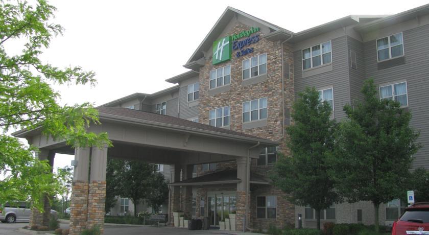 Отель Holiday Inn Express Hotel & Suites Chicago West Roselle