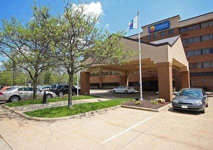 Отель Comfort Inn & Suites Wadsworth