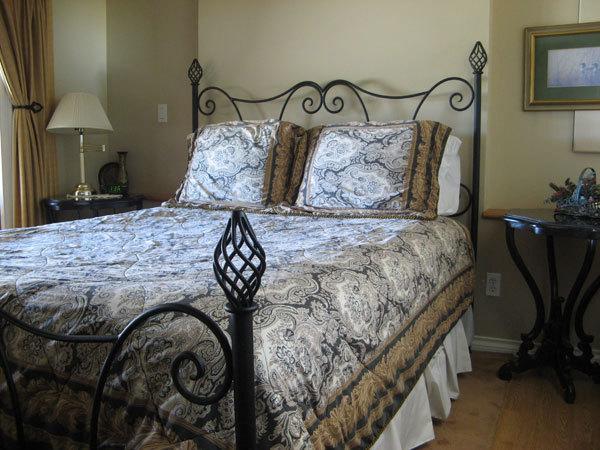 Апартаменты Royal Roads Oceanfront Vacation Rental