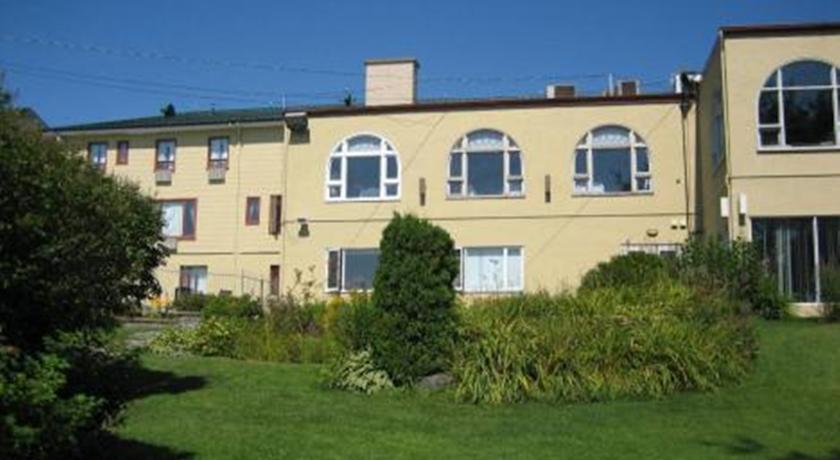 Отель Le Manoir Du Lac-Etchemin