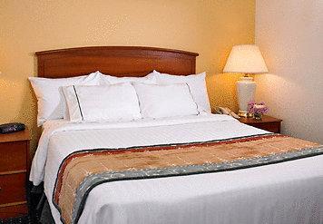 Отель TownePlace Suites Cincinnati Blue Ash