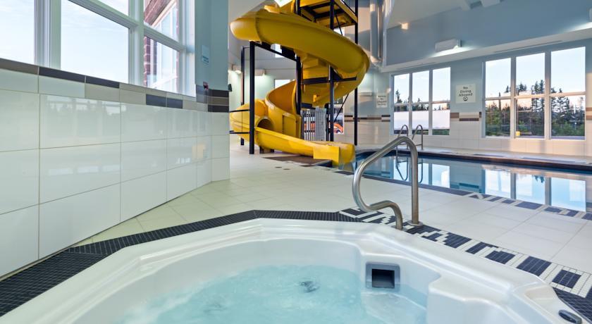 Отель Holiday Inn Express Deer Lake
