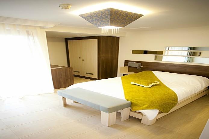 Отель Mad Sea Beach Hotel