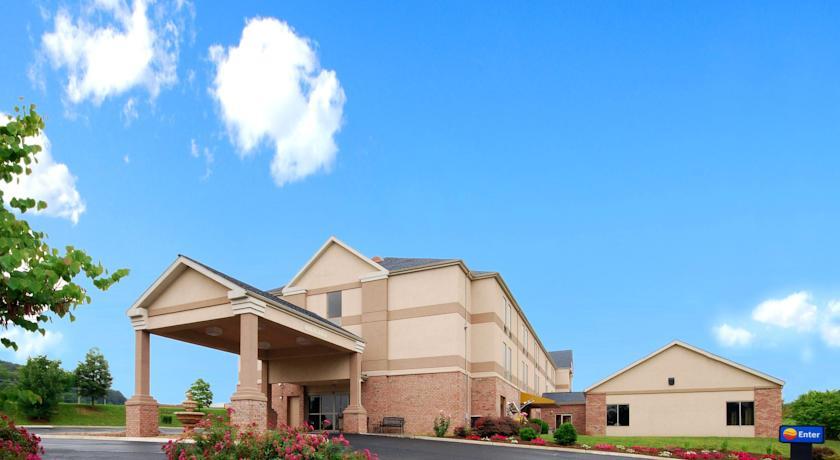 Отель Comfort Inn & Suites Christiansburg