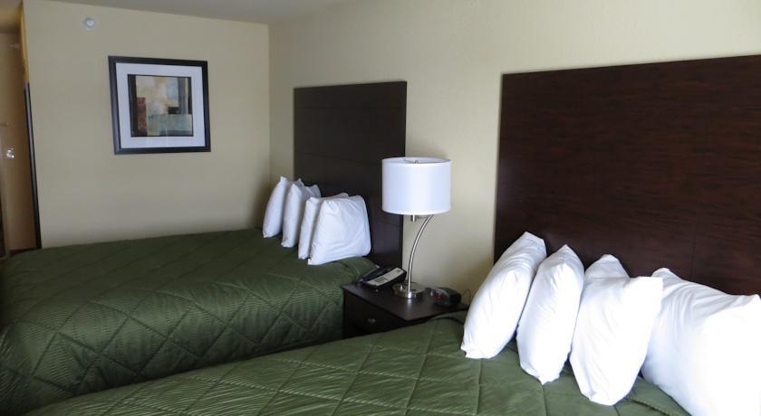 Отель Cobblestone Inn & Suites