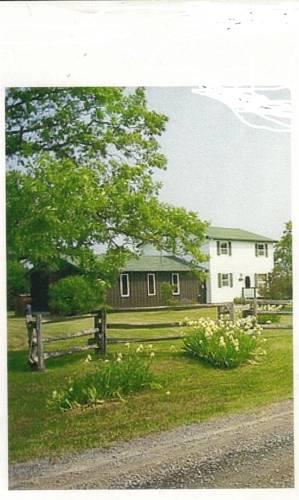 Мини-отель Wildwood Acres Bed and Breakfast