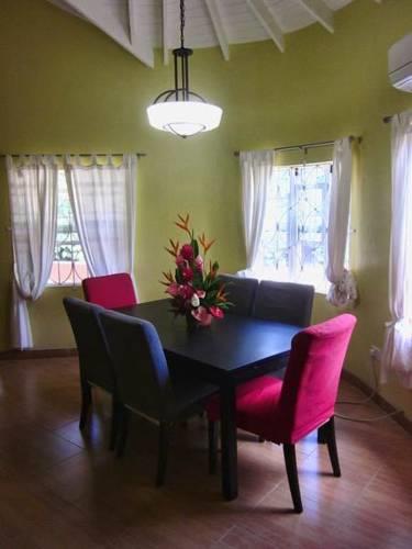 Апартаменты Valley Breeze Guest House