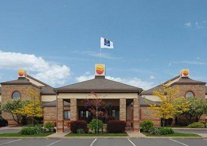 Отель Comfort Inn & Suites Erie