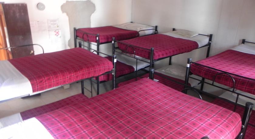 Хостел Hostal Lleras Park