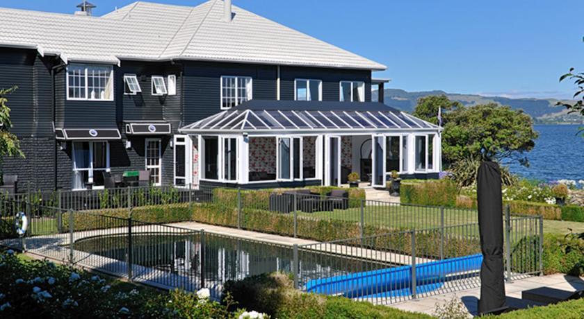Black Swan Lakeside Boutique Hotel