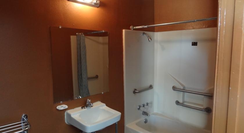 Отель Holiday Capri Motel