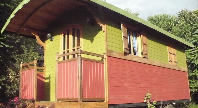 Отель Hosteria La Roulotte - Mindo