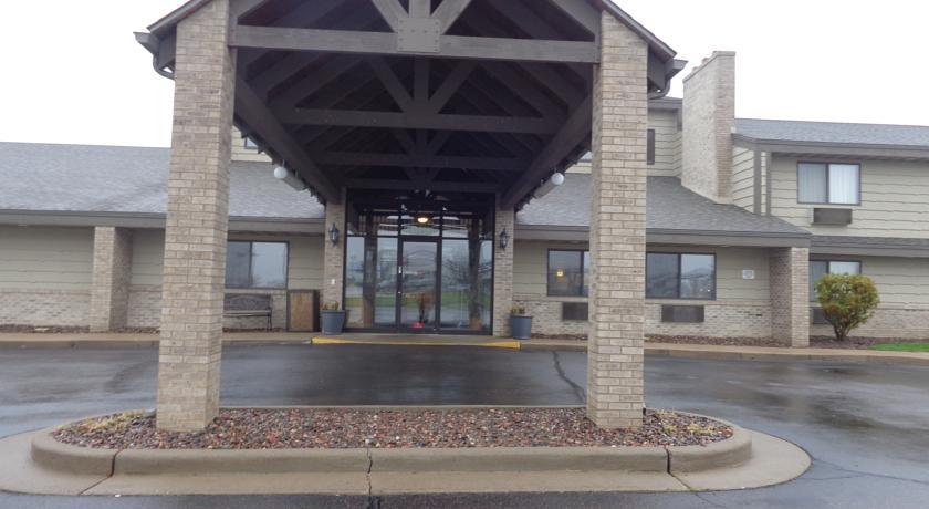 Отель AmericInn Eau Claire