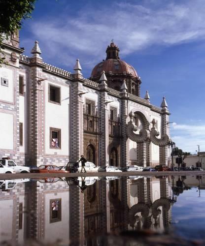 Отель Holiday Inn Express & Suites Queretaro