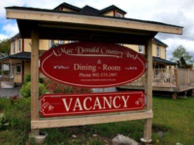 Отель A MacDonald Country Inn