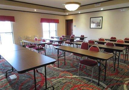 Отель Comfort Suites Uniontown