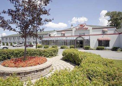 Отель Econo Lodge Laval