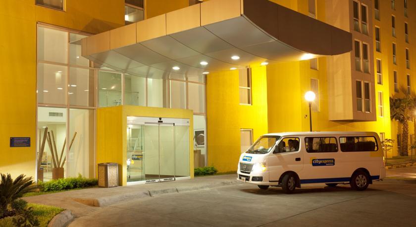 Отель City Express Nuevo Laredo